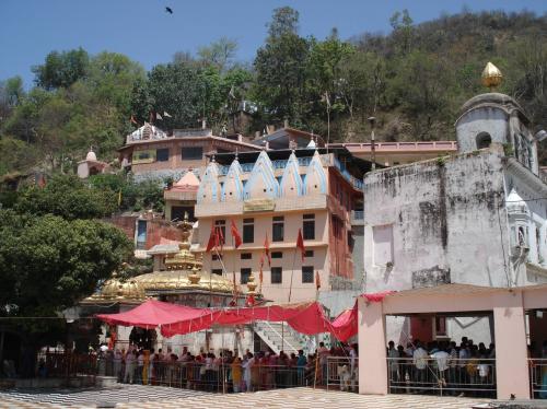 Jwalamukhi Temple Outside view